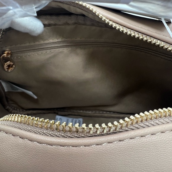 Valentino Orlandi East West Handbag NWT MSRP $199 - Picture 8 of 8